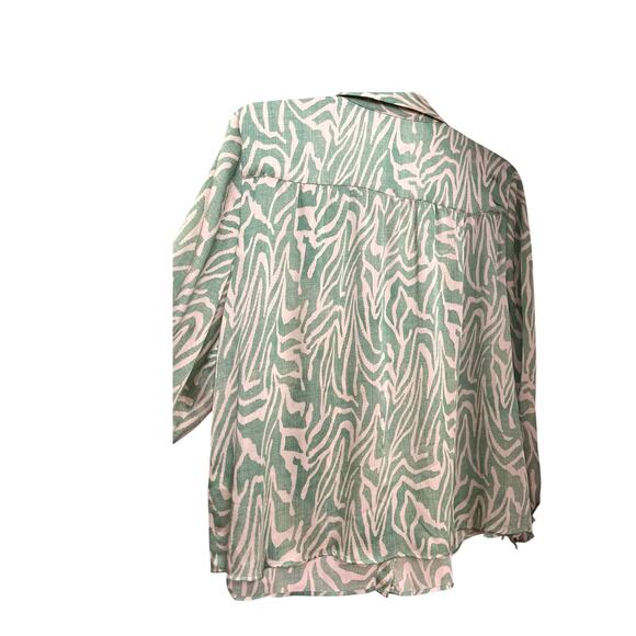 Vince Camuto Abstract Zebra Print Blouse Ruffle Top | Plus 3X, Green Cream NEW - Picture 8 of 14